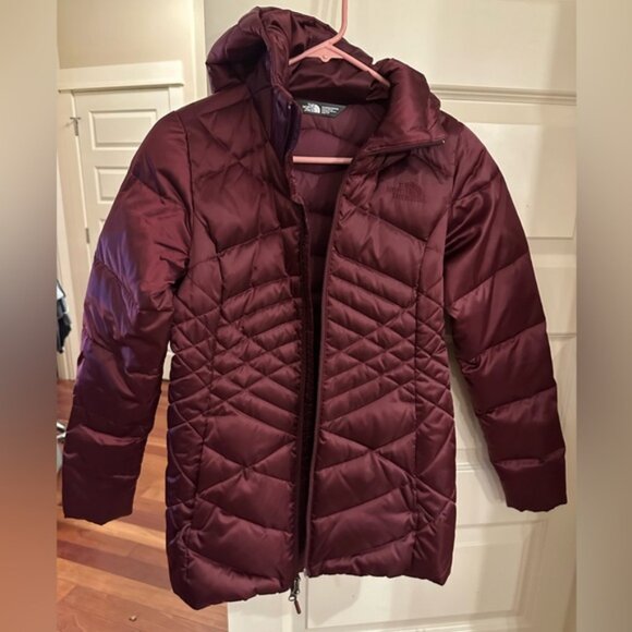 NWOT The North Face Maroon Hooded Aconcagua down Jacket women’s XS - Picture 3 of 6